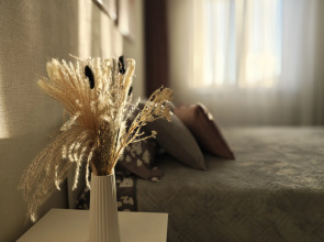 Квартира комфортные Ивана Захарова 18/2