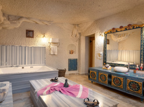 Acer Cave Hotel