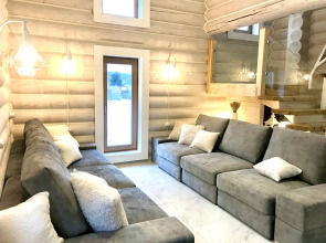 Шале на Скале с Видом на Озеро