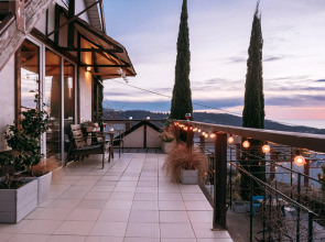 Вилла Дом с Кипарисами