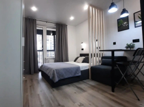 Studiya ryadom s metro Flat