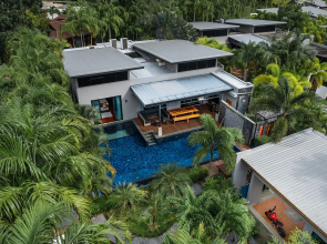 Aroha Villa with Private Pool Near Nai Harn Beach Villa