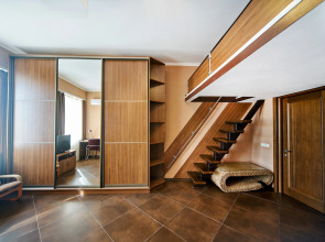 Двухуровневые апартаменты у моря на Античном