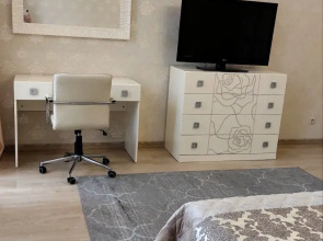 Апартаменты в центре с тремя спальнями на Червякова 55 рядом с парком Победы