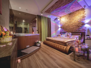 Aleks na Narvskoy Hotel