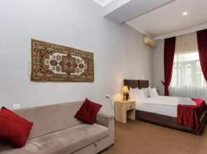 Отель La Casa Old City