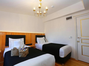Отель Kamil Bey Suites