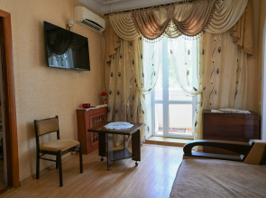 Naprotiv Sakropolya Flat