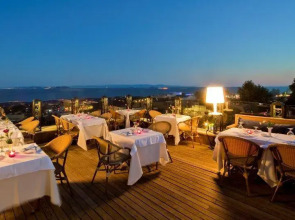 Отель Glk Premier Regency Suites & Spa