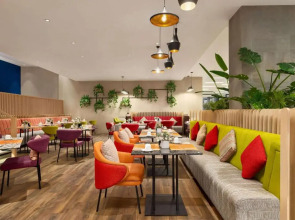 Отель La Quinta by Wyndham Dubai Jumeirah