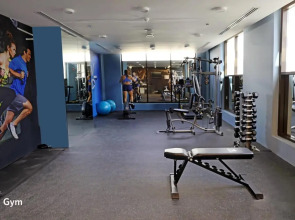 Отель Grand Kingsgate Waterfront By Millennium