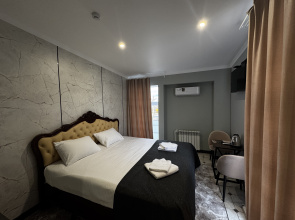 Luna Hotel