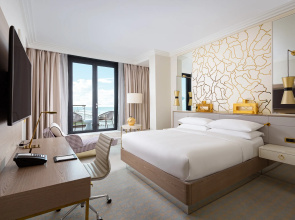 Отель Baku Marriott Hotel Boulevard
