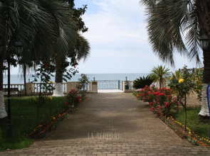 Курортный отель Лазурный берег