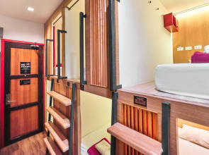 Отель Prince Theatre Heritage Stay