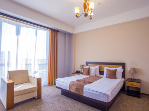 Отель Ani Central Inn