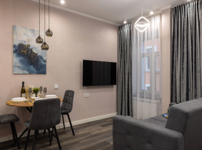 Квартира Дизайнерская Студия на Три Окна Feel At Home у Невского Проспекта