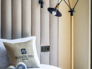 Отель River Inn