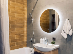 Трехкомнатная Просторная Квартира на 6 гостей у ТЦ Планета и Аквапарка