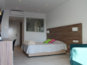 Отель Fedrania Gardens