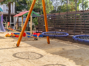 Отель Максим Парк-Лоо