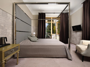 Домбай Пэлас