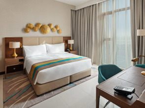 Holiday Inn Dubai al-Maktoum Airport, an IHG Hotel