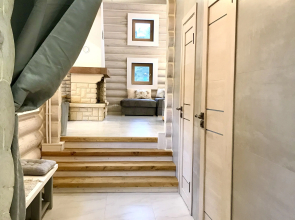 Шале на Скале с Видом на Озеро