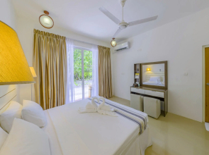 Dhigurah Retreat Beach Hotel