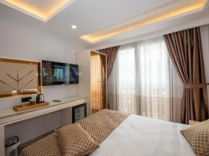 Luxury Airport Hotel by Zazzoni