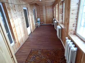 Частный дом на берегу Зюраткуля