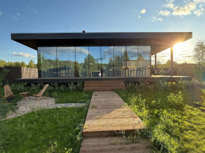 Bolshoi Panoramniy u Reki s Kaminom Private house