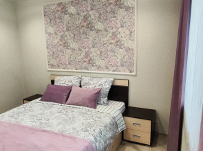 Komfortnaya yevro-trekhkomnatnaya kvartira Flat