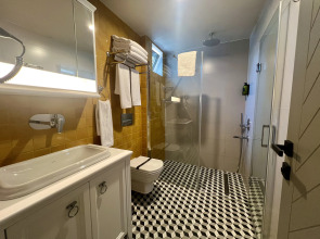 Отель Weingart Suites