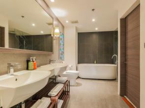 Отель Holiday Inn Resort Phuket Karon Beach by IHG