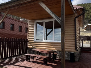 Dom 4 s Panoramnym Vidom na Ozero Private House