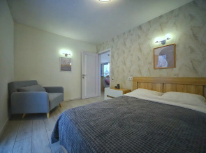 S Panoramnymi Oknami I Terrasoy Na Kryshe Private House