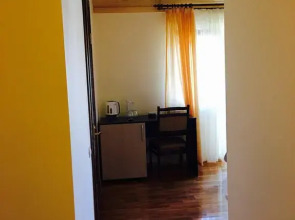 Отель Kiaraz Start