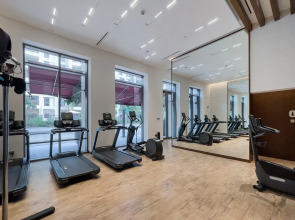 Апартаменты Сozy 1BR at Vida Residences Creek Beach