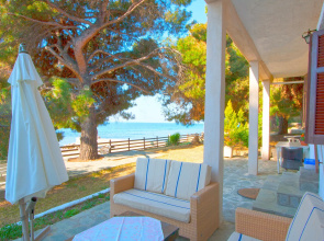 Barlee BeachFront House Metamorfosi Guest House