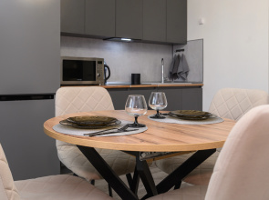Yevrodvushka 48 m² v Tsentre: Uyut, Bezopasnost i Zabota v Kazhdoy Detali Flat