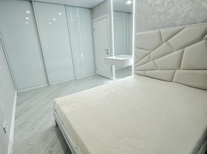 Апартаменты на Чкалова после ремонта, 2 комнаты: гостиная и спальня