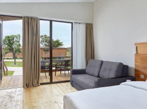 Отель Garuda Beach Village