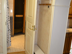 Квартира двухкомнатная с сауной лифтом и балконом