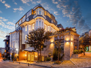 Amiral Palace Hotel