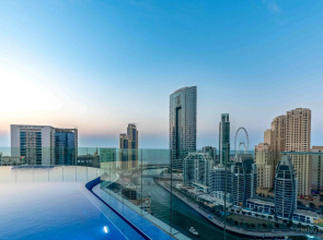 Casa Royale Vacation Homes - Dubai Marina Deluxe 1BR with Partial Marina View
