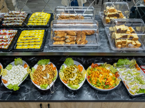 Отель The Queen Hotel