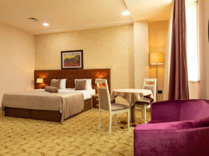 West Shine Hotel