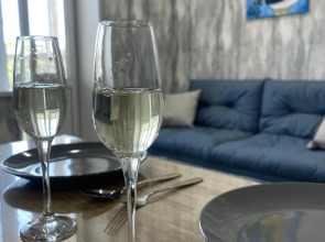 Квартира Новострой! Большая лоджия! Вид на лес и море!