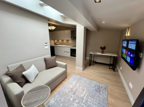 Отель Weingart Suites